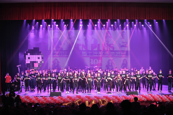 百合漫画
十佳歌手演唱会暨艺术团结汇顺利举行