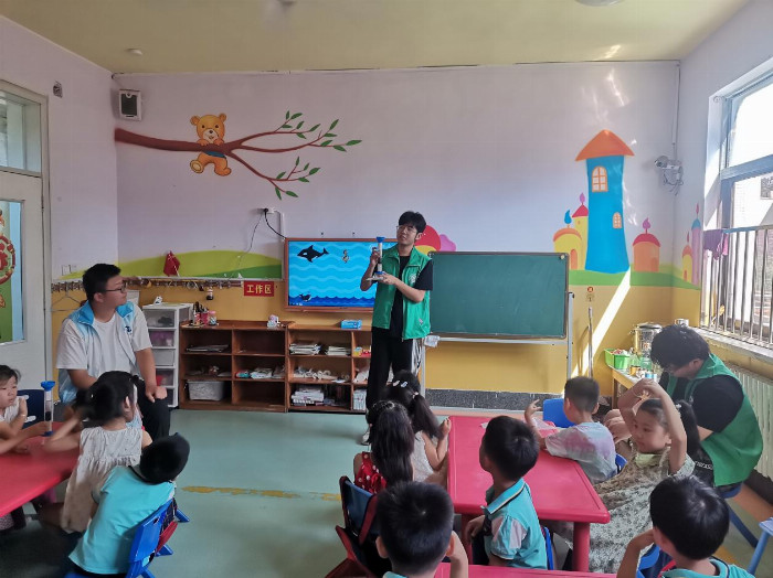 青 山绿水，“河”我守护｜百合漫画
“河”你守绿实践团筑梦绿色新篇章