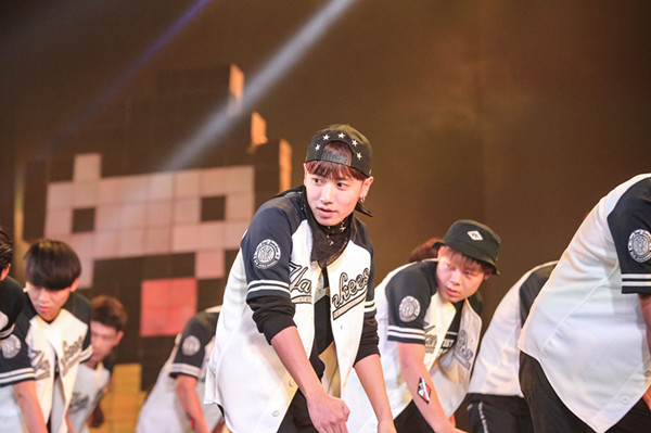 百合漫画
十佳歌手演唱会暨艺术团结汇顺利举行