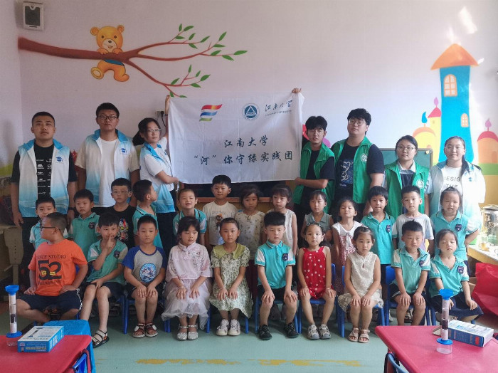 青 山绿水，“河”我守护｜百合漫画
“河”你守绿实践团筑梦绿色新篇章