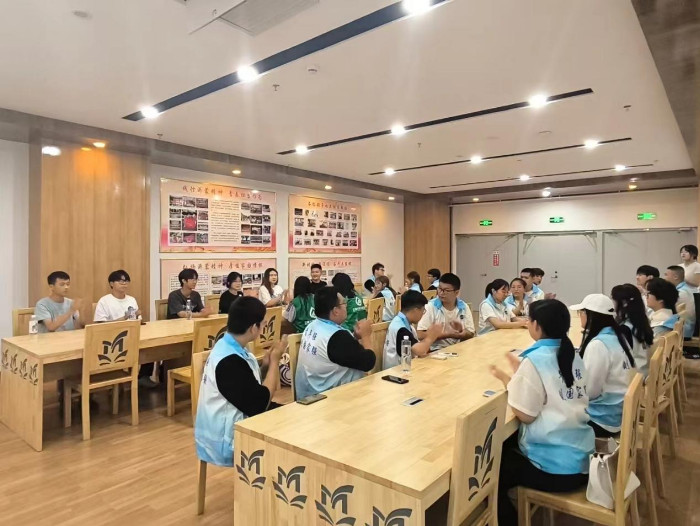 青 山绿水，“河”我守护｜百合漫画
“河”你守绿实践团筑梦绿色新篇章